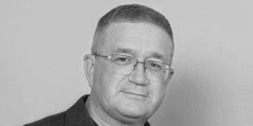 В Екатеринбурге простились с известным хирургом Олегом Смирновым